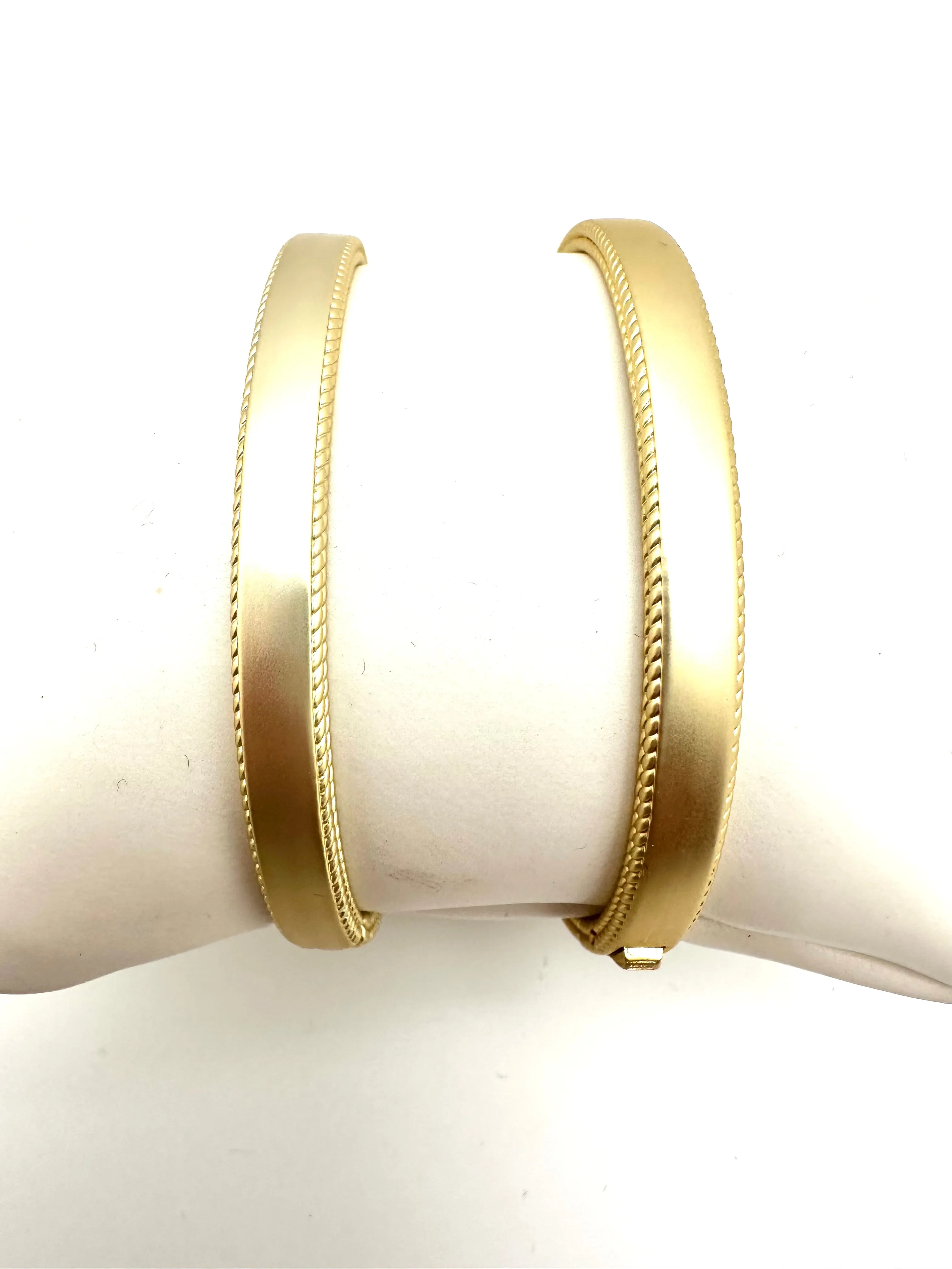 Clover Detail Bangle