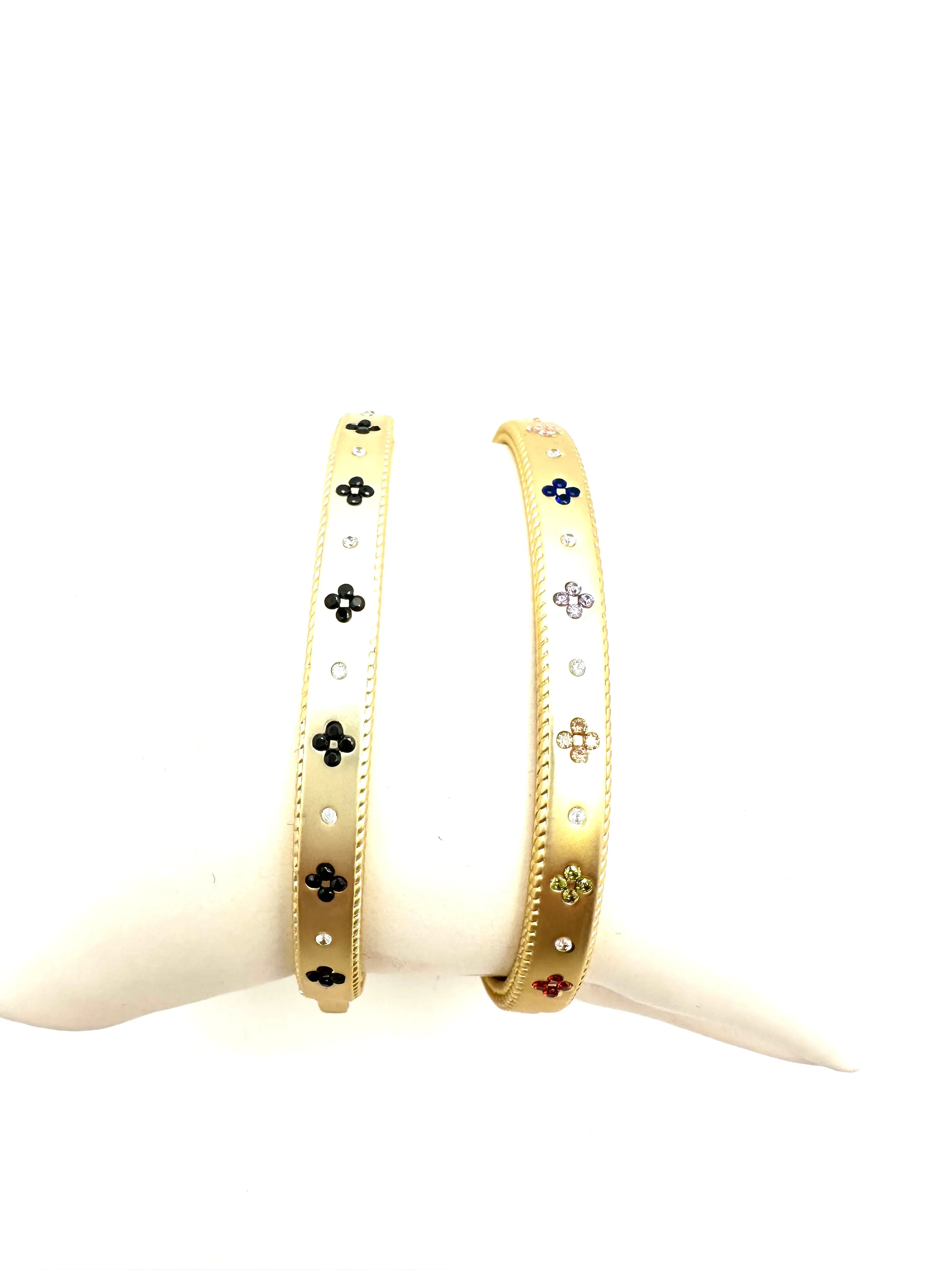 Clover Detail Bangle