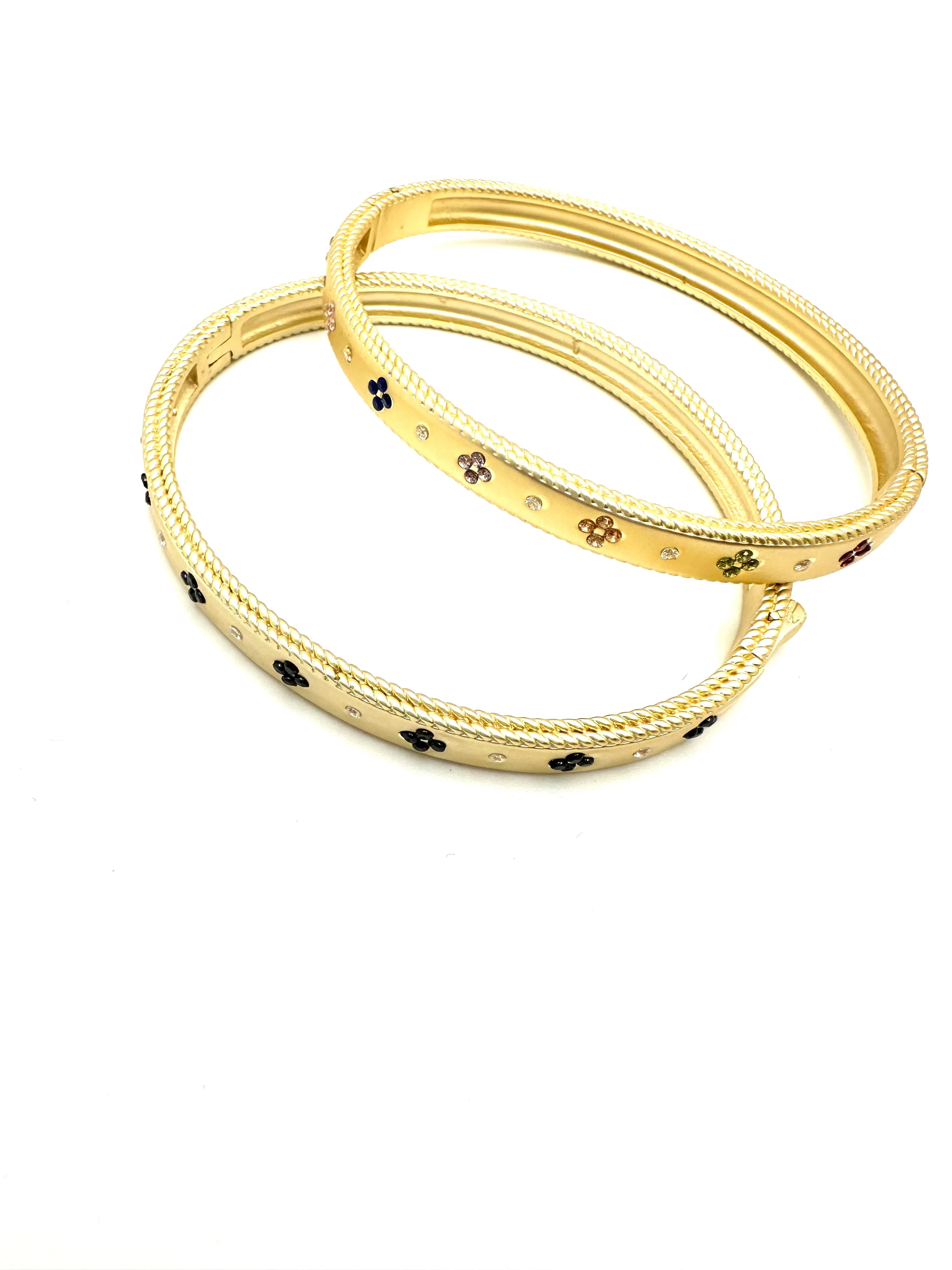 Clover Detail Bangle