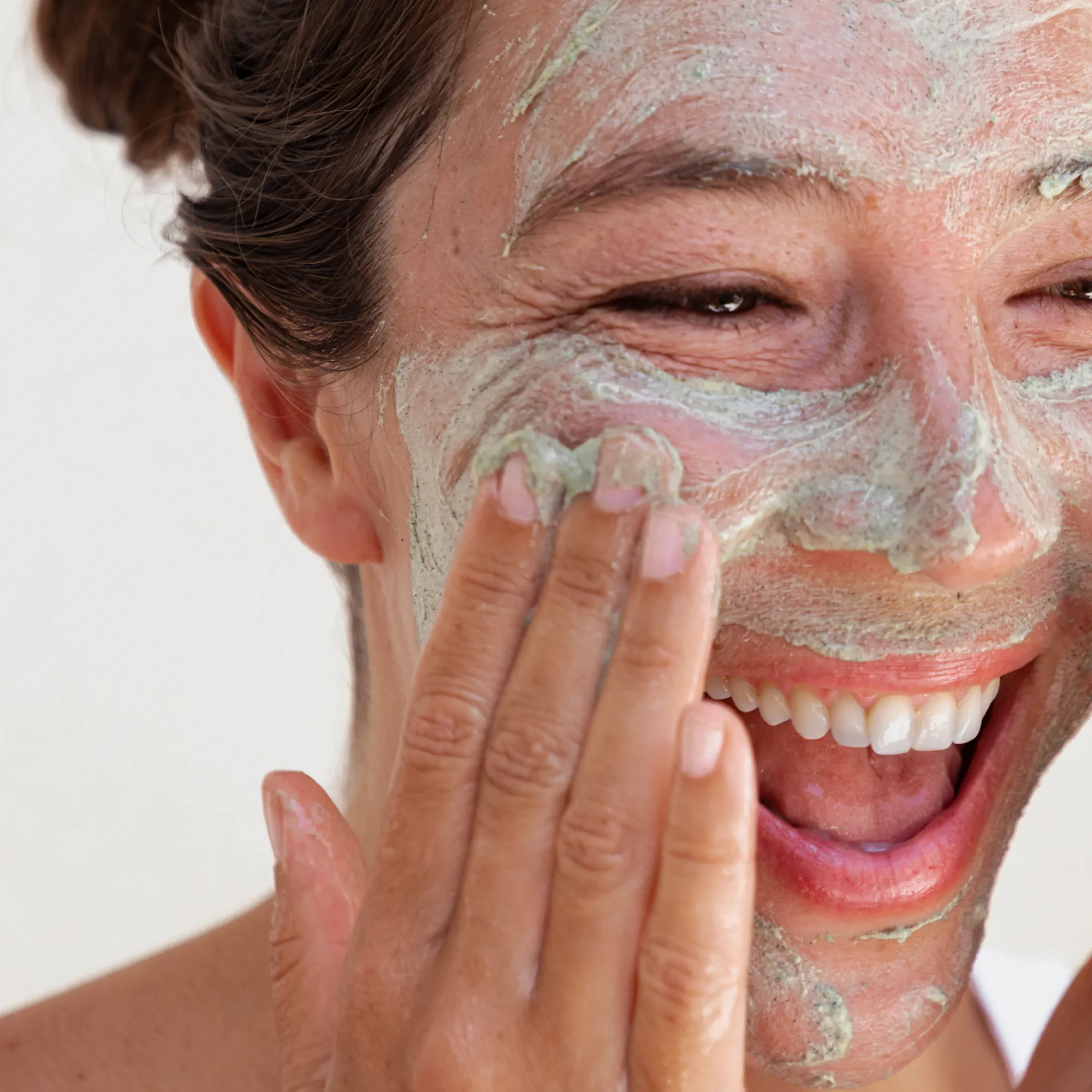Osea Seaglow Resurfacing Scrub