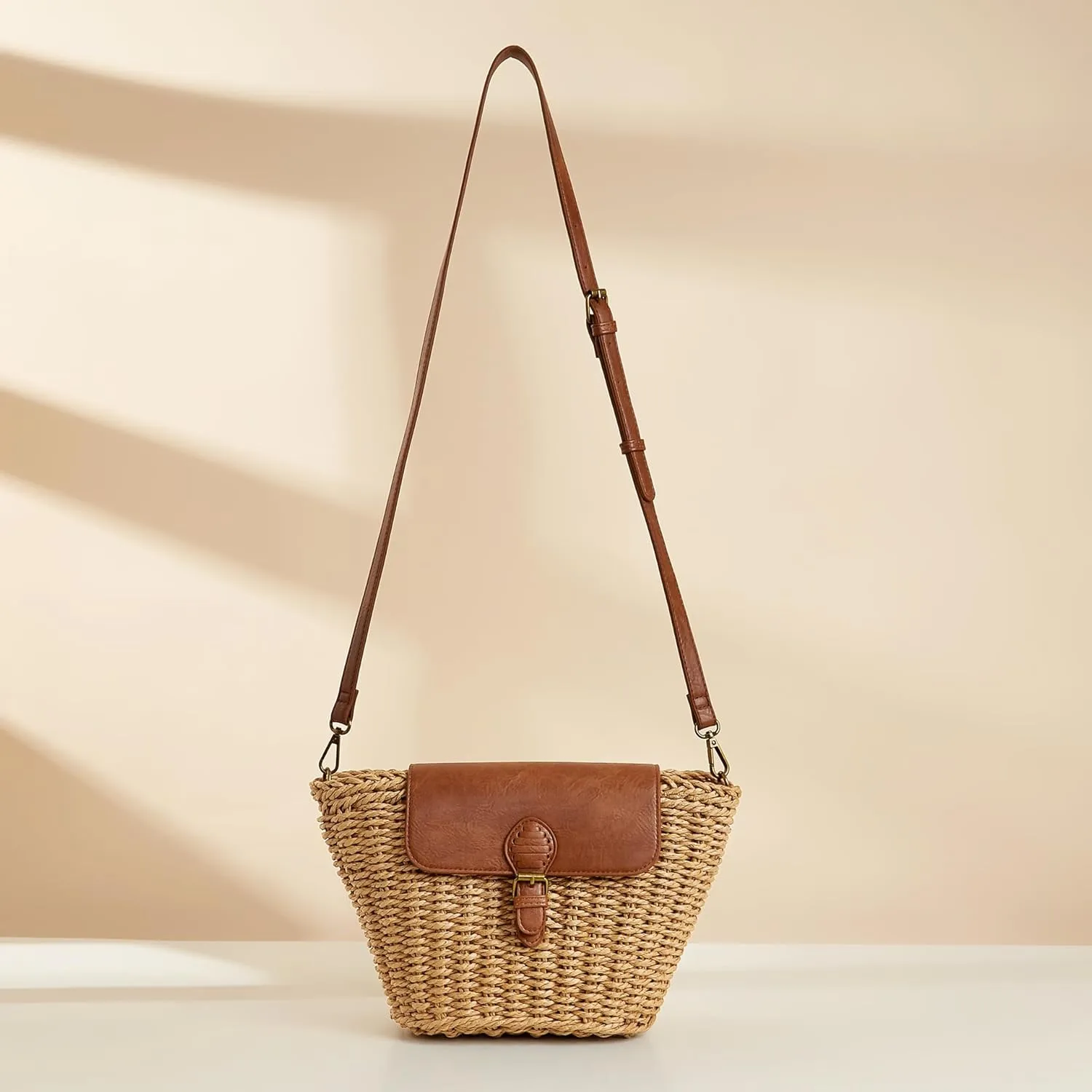 Square Shoulder Bag with Woven Beach, Grass and Paper Rope Accents: Perfect for Any Occasion