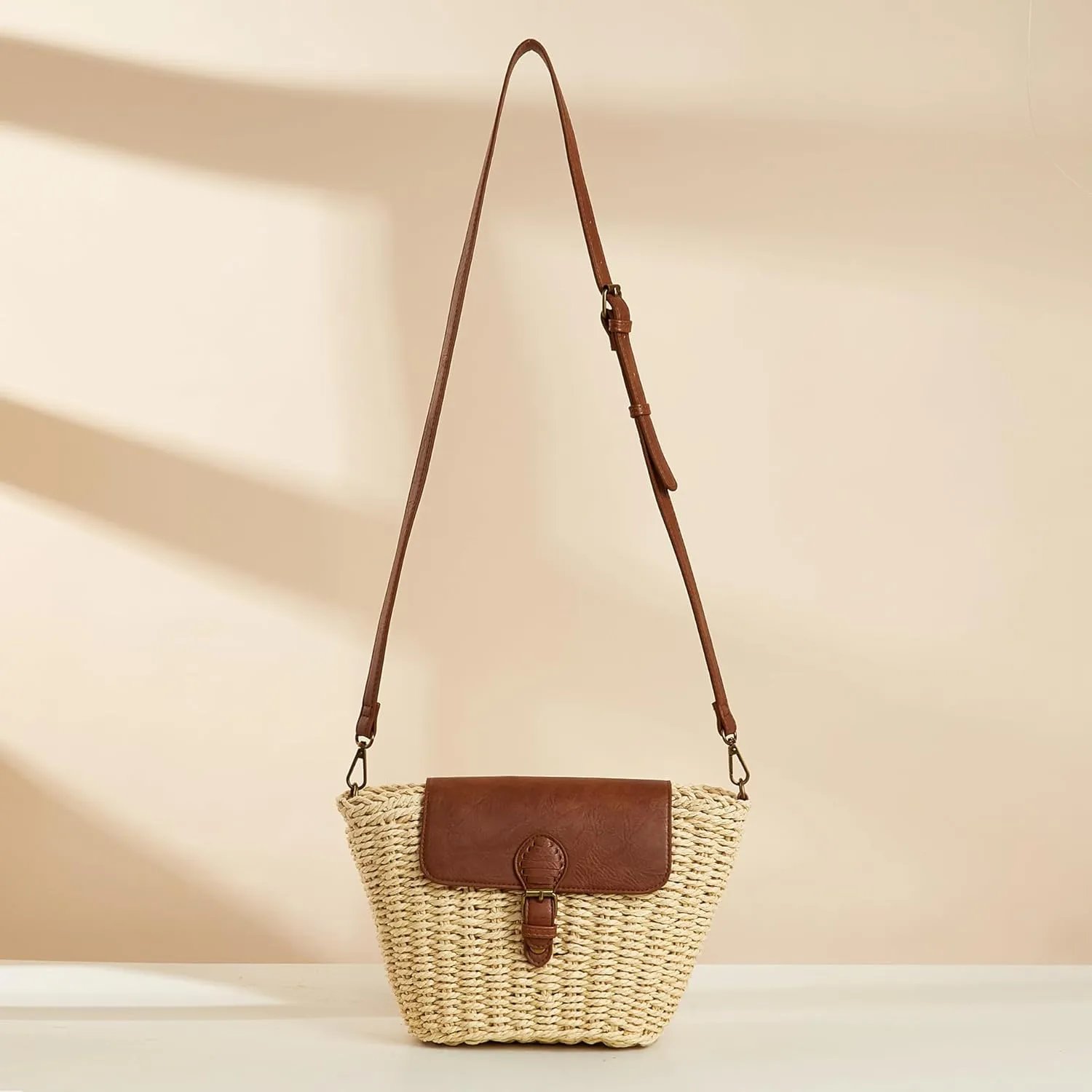 Square Shoulder Bag with Woven Beach, Grass and Paper Rope Accents: Perfect for Any Occasion